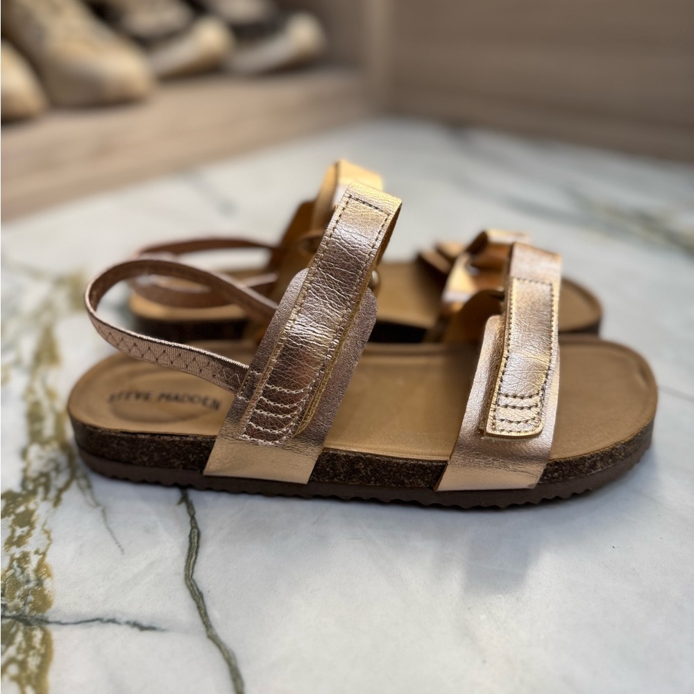 Steven Madden Kids rose Gold Sandals. NWOT. Size 5.